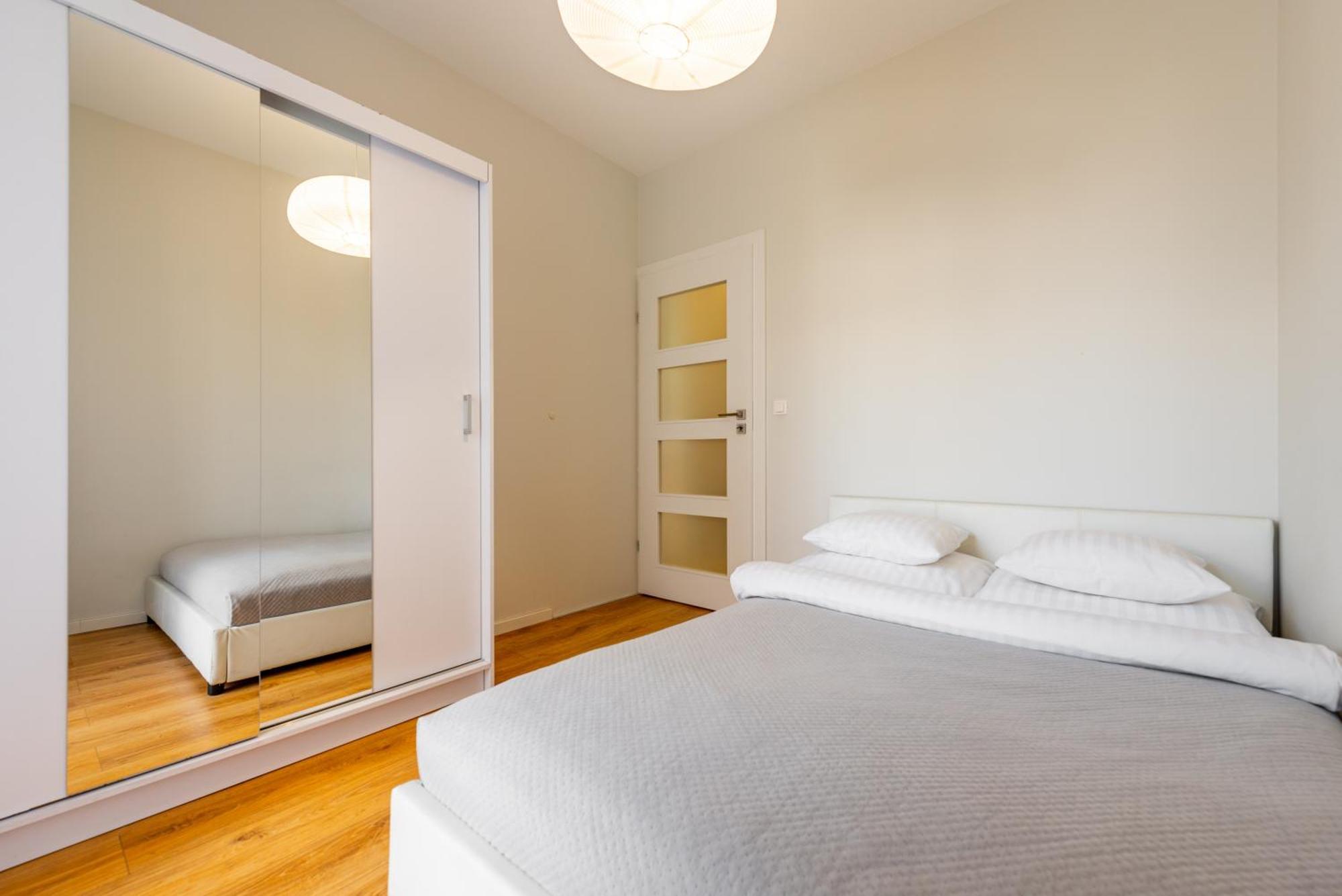 Apartamenty Tespis - Francuska Atal Park II カトヴィツェ エクステリア 写真